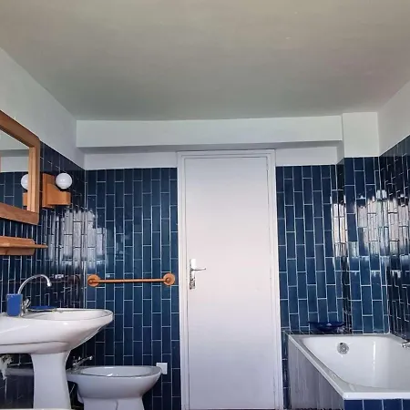 Au Lavandou Avec Terrasse, Climatisation Et Option Wi-fi - Fr-1-308-174